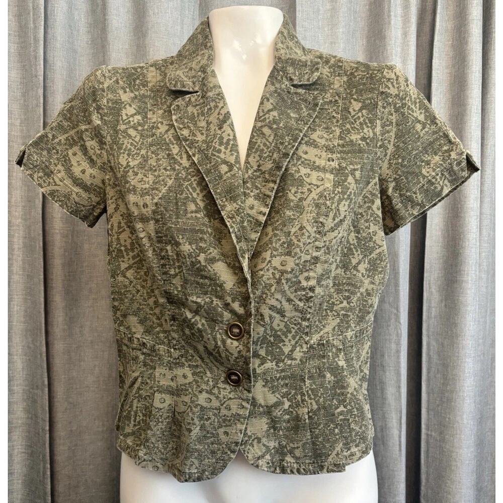 DKNY Collared Short Sleeve Camo Button Front Shirt NEW WITH TAGS Small